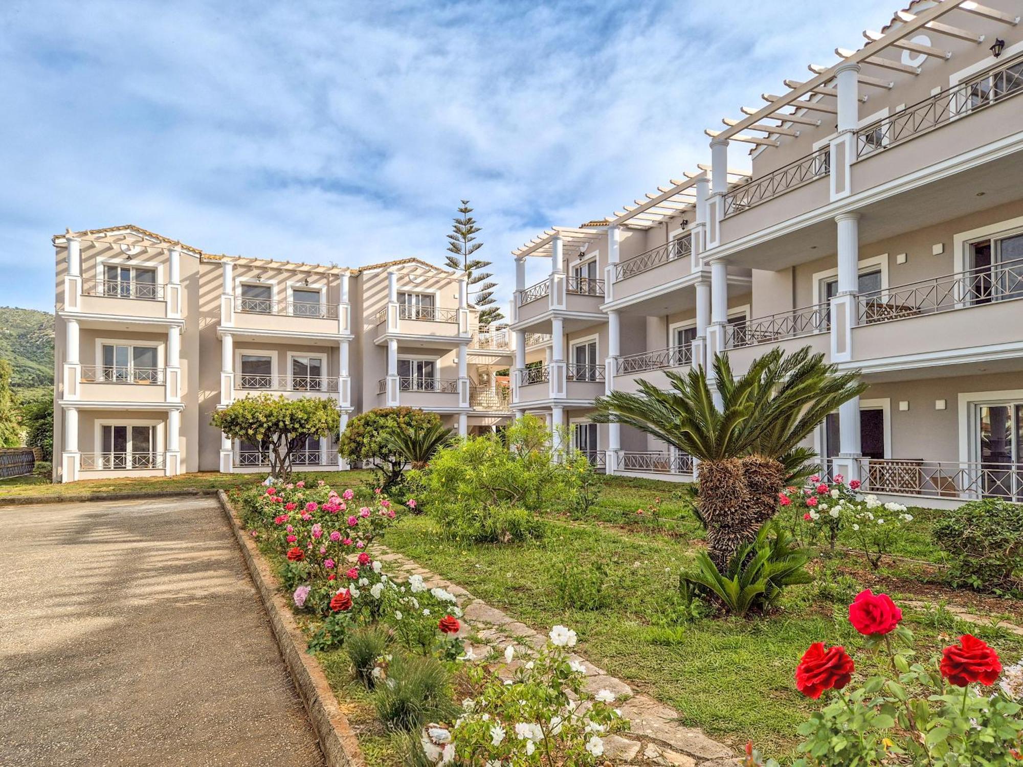 אצ'ארבי Thinalos Aparthotel מראה חיצוני תמונה