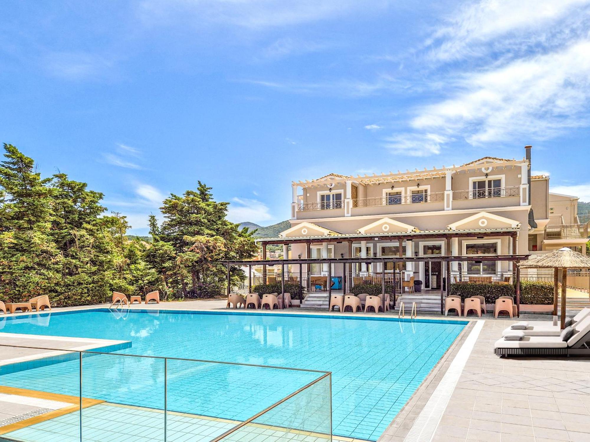 אצ'ארבי Thinalos Aparthotel מראה חיצוני תמונה