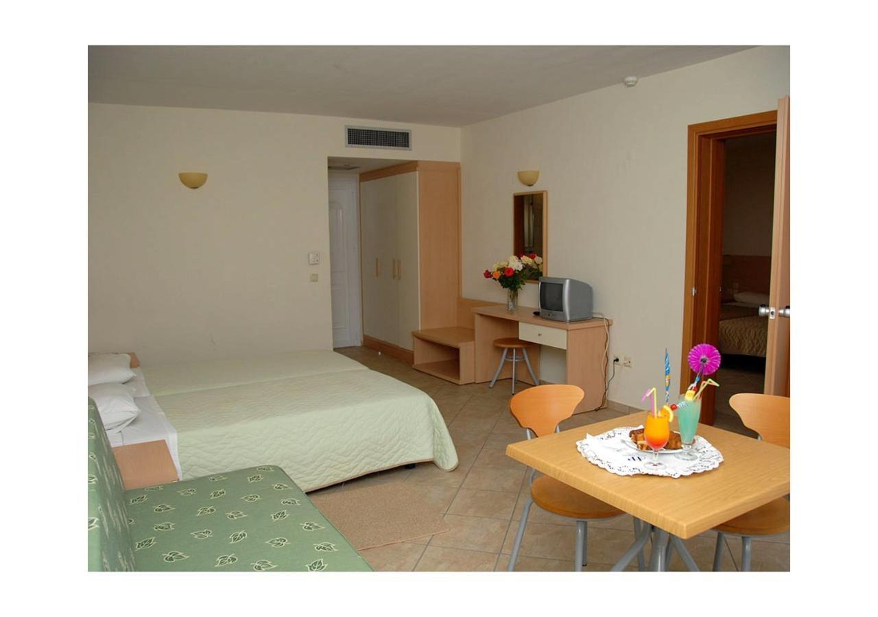 אצ'ארבי Thinalos Aparthotel מראה חיצוני תמונה
